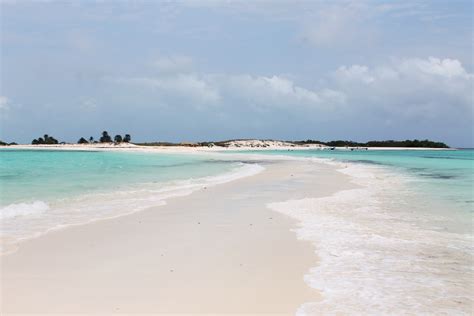 Travel to Los Roques in the caribbean. 166 km north of Venezuela’s coast the archipelago is located. Los Roques islands belong to Venezuela and is a vacation and travel hotspot. The calm, quiet and marvellous islands attract many tourists who want to spend a dream holiday in the Caribbean. There are many beautiful natural pools, fish, crystal ...